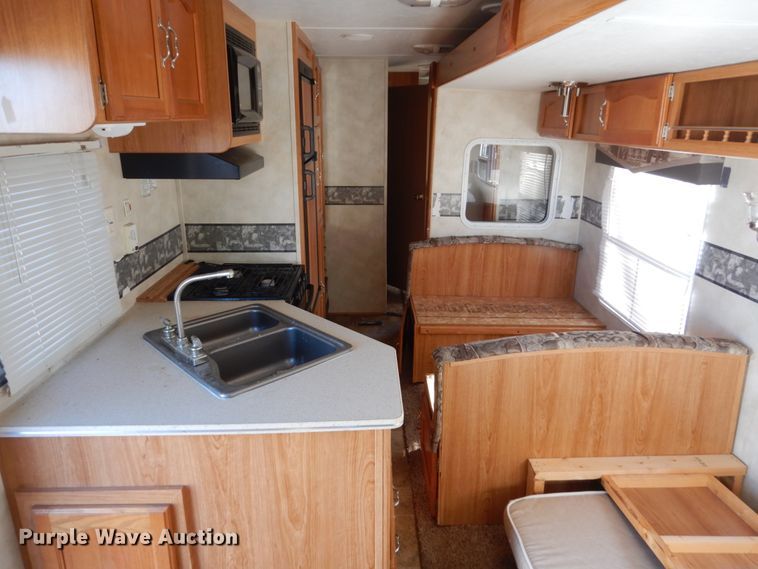 image for item EC9061 2006 Vanguard Puma camper