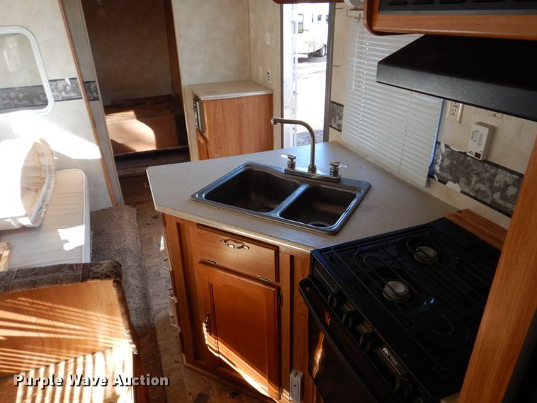 image for item EC9061 2006 Vanguard Puma camper