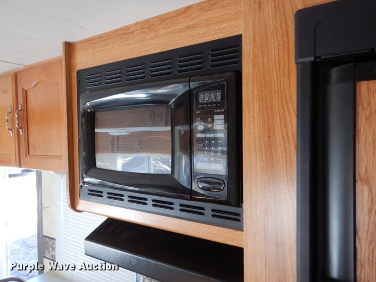 image for item EC9061 2006 Vanguard Puma camper