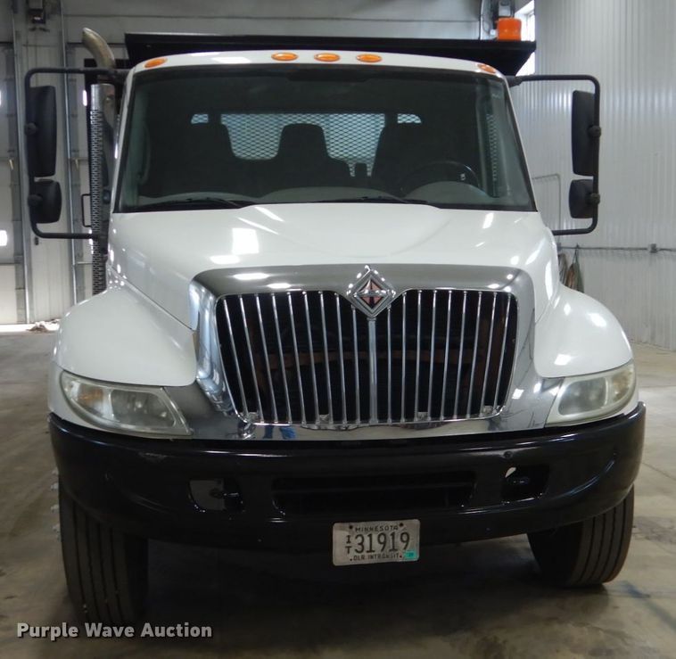 image for item EC9148 2004 International 4200 dump flatbed truck