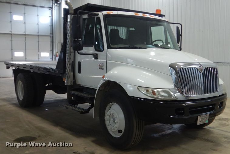 image for item EC9148 2004 International 4200 dump flatbed truck