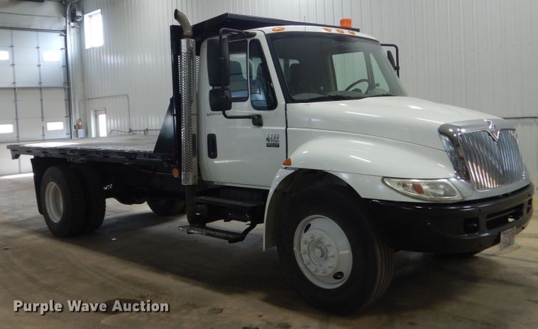 image for item EC9148 2004 International 4200 dump flatbed truck