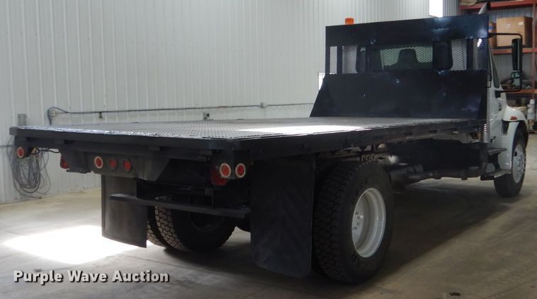 image for item EC9148 2004 International 4200 dump flatbed truck
