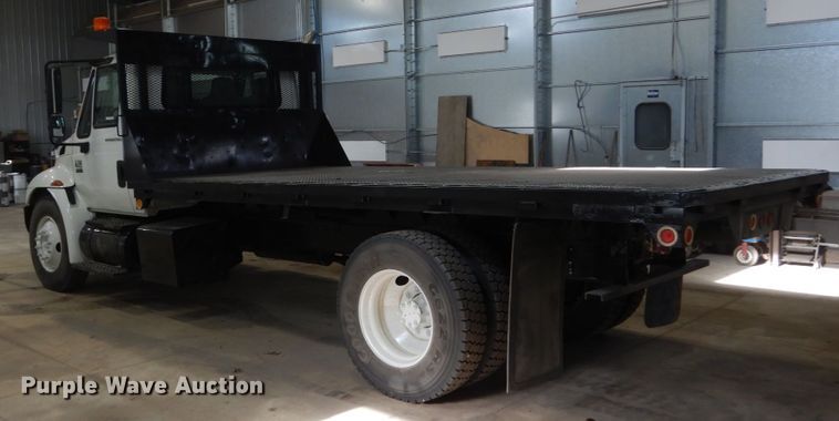 image for item EC9148 2004 International 4200 dump flatbed truck