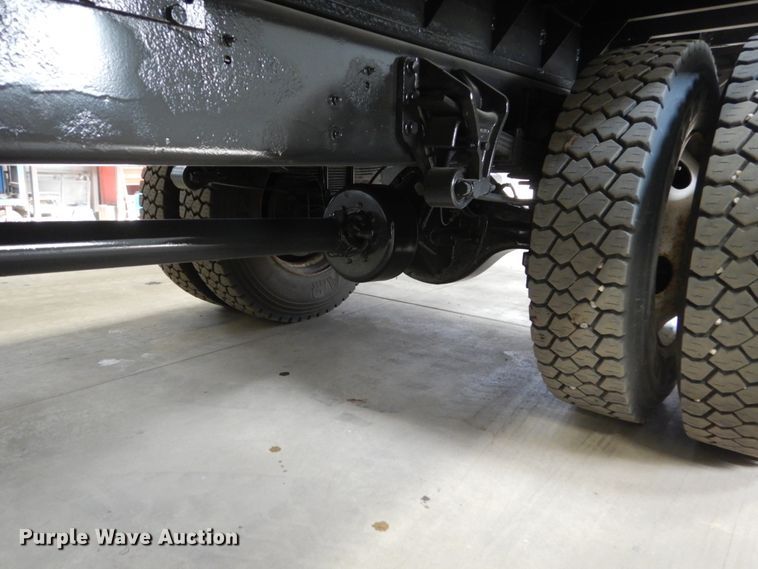 image for item EC9148 2004 International 4200 dump flatbed truck