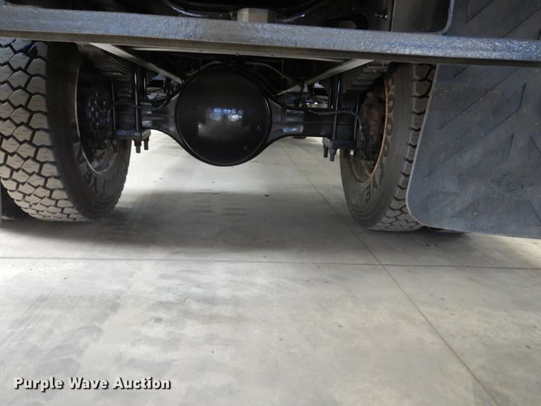 image for item EC9148 2004 International 4200 dump flatbed truck