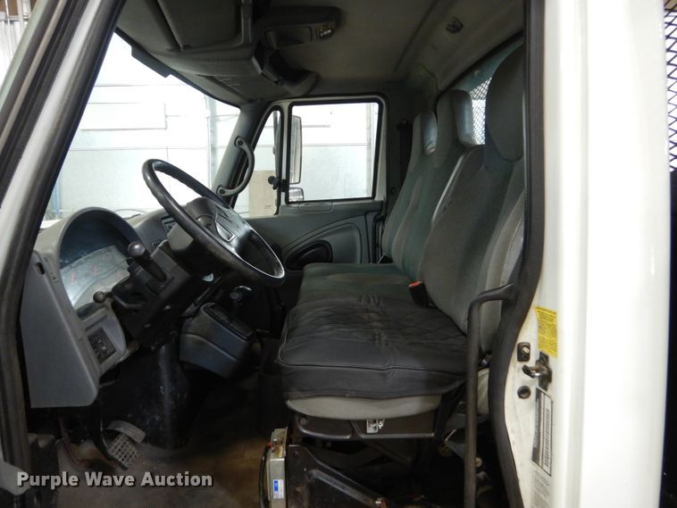 image for item EC9148 2004 International 4200 dump flatbed truck