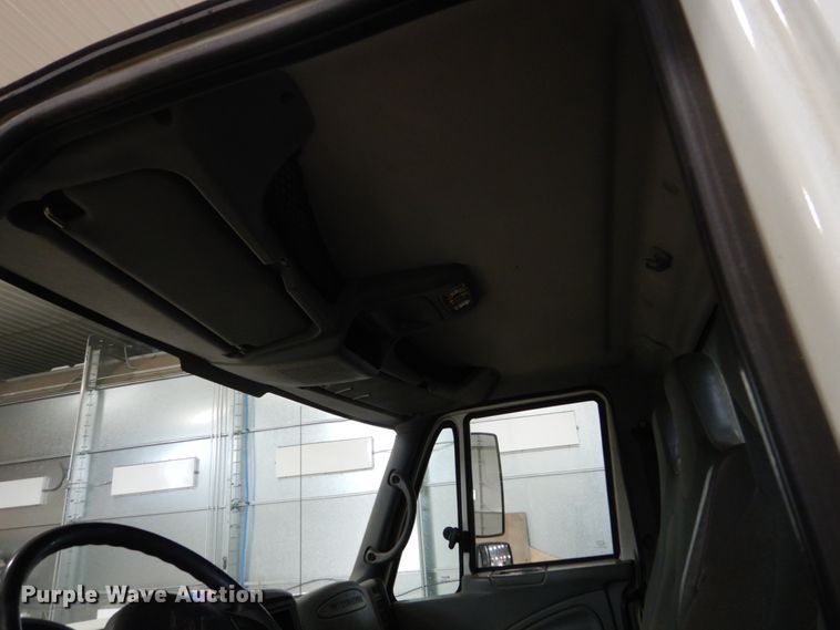 image for item EC9148 2004 International 4200 dump flatbed truck