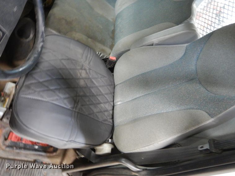 image for item EC9148 2004 International 4200 dump flatbed truck