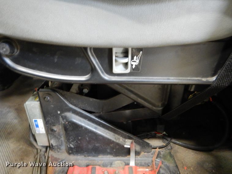 image for item EC9148 2004 International 4200 dump flatbed truck