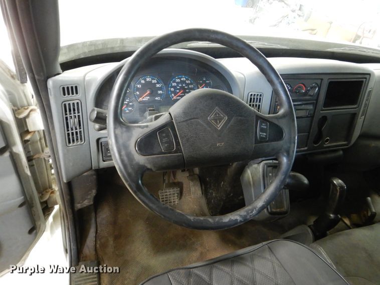 image for item EC9148 2004 International 4200 dump flatbed truck