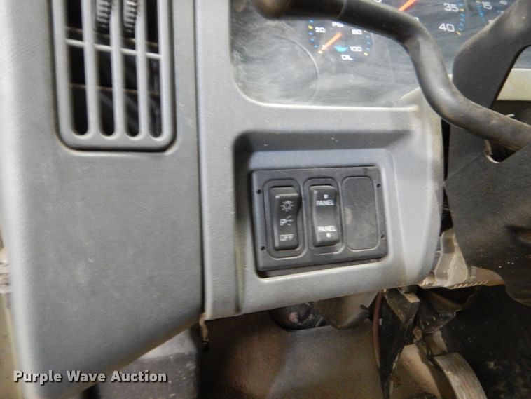 image for item EC9148 2004 International 4200 dump flatbed truck