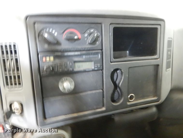 image for item EC9148 2004 International 4200 dump flatbed truck