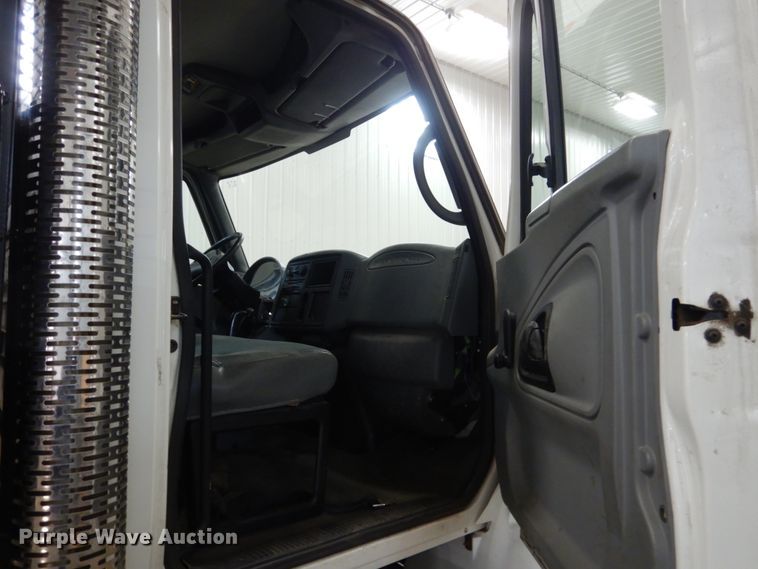 image for item EC9148 2004 International 4200 dump flatbed truck