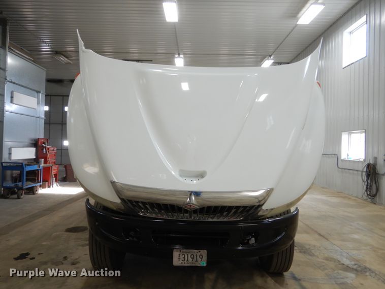 image for item EC9148 2004 International 4200 dump flatbed truck