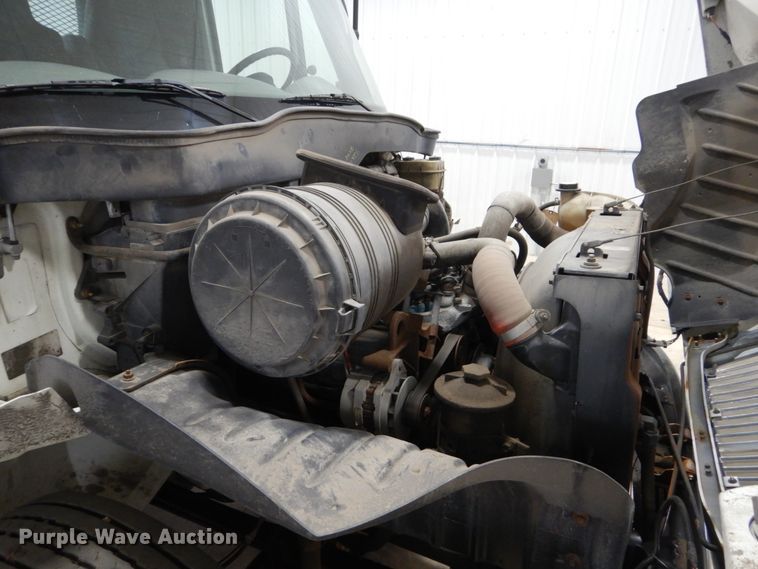 image for item EC9148 2004 International 4200 dump flatbed truck