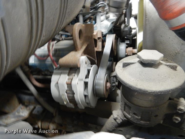 image for item EC9148 2004 International 4200 dump flatbed truck