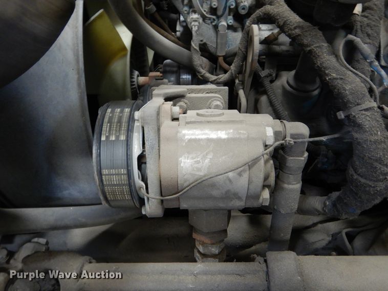 image for item EC9148 2004 International 4200 dump flatbed truck