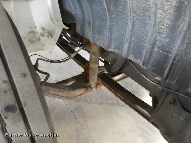 image for item EC9148 2004 International 4200 dump flatbed truck