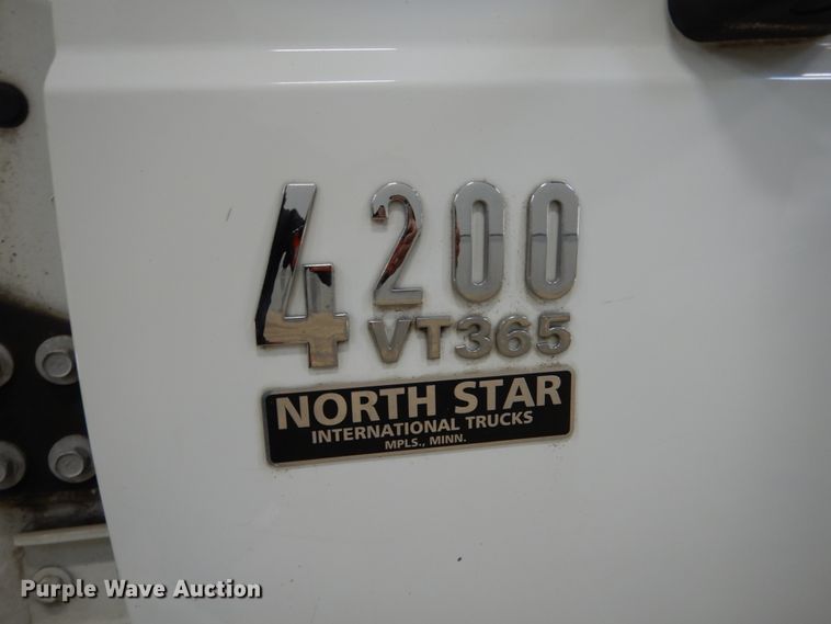 image for item EC9148 2004 International 4200 dump flatbed truck