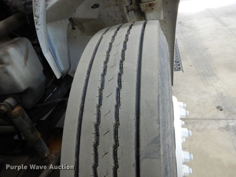 image for item EC9148 2004 International 4200 dump flatbed truck