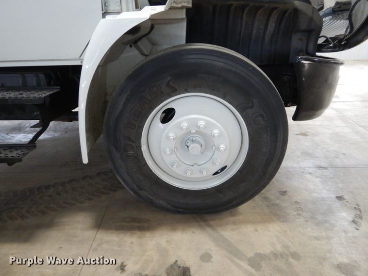 image for item EC9148 2004 International 4200 dump flatbed truck