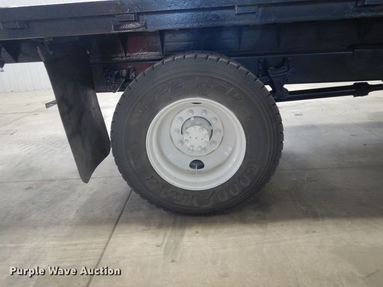 image for item EC9148 2004 International 4200 dump flatbed truck