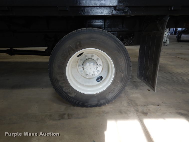 image for item EC9148 2004 International 4200 dump flatbed truck