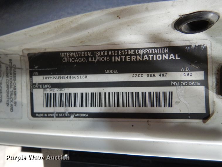 image for item EC9148 2004 International 4200 dump flatbed truck