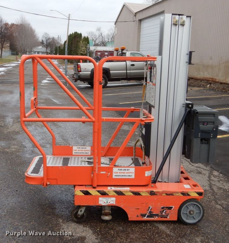 image for item EC9180 2002 JLG 12SP vertical lift
