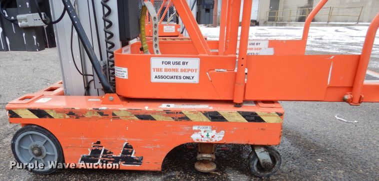 image for item EC9180 2002 JLG 12SP vertical lift