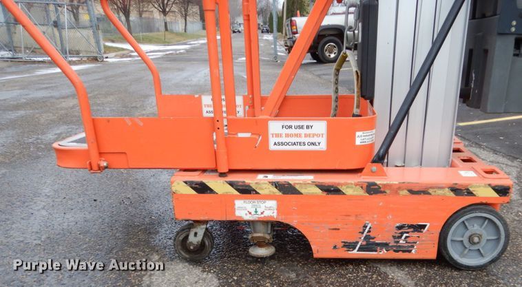 image for item EC9180 2002 JLG 12SP vertical lift