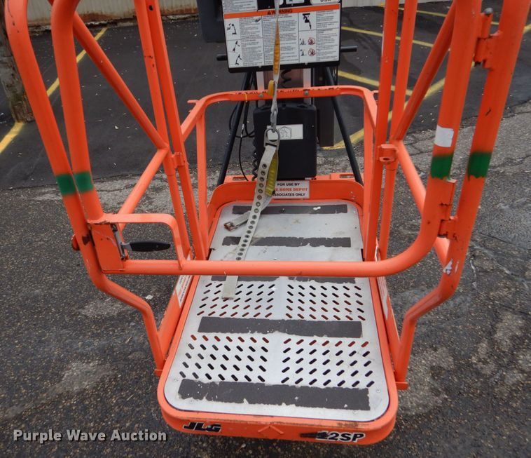 image for item EC9180 2002 JLG 12SP vertical lift