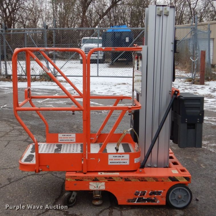 image for item EC9181 2001 JLG 12SP vertical lift