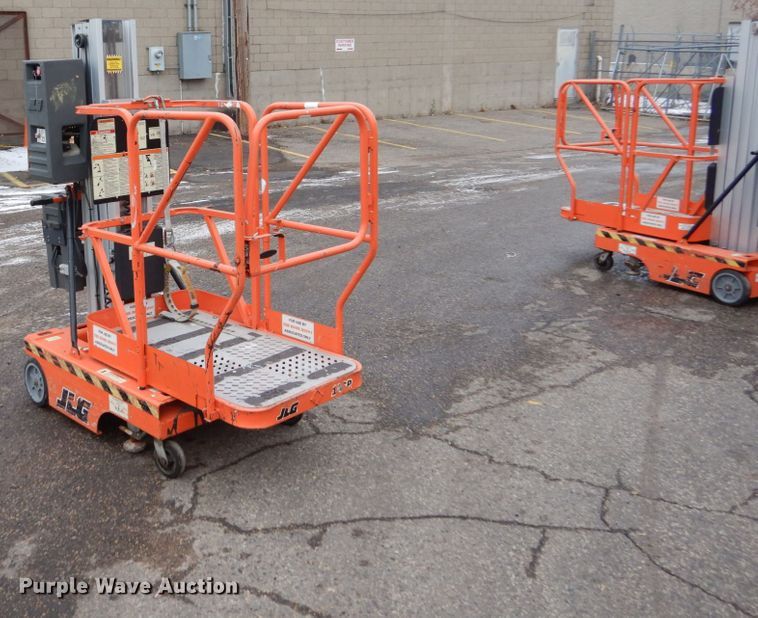 image for item EC9181 2001 JLG 12SP vertical lift