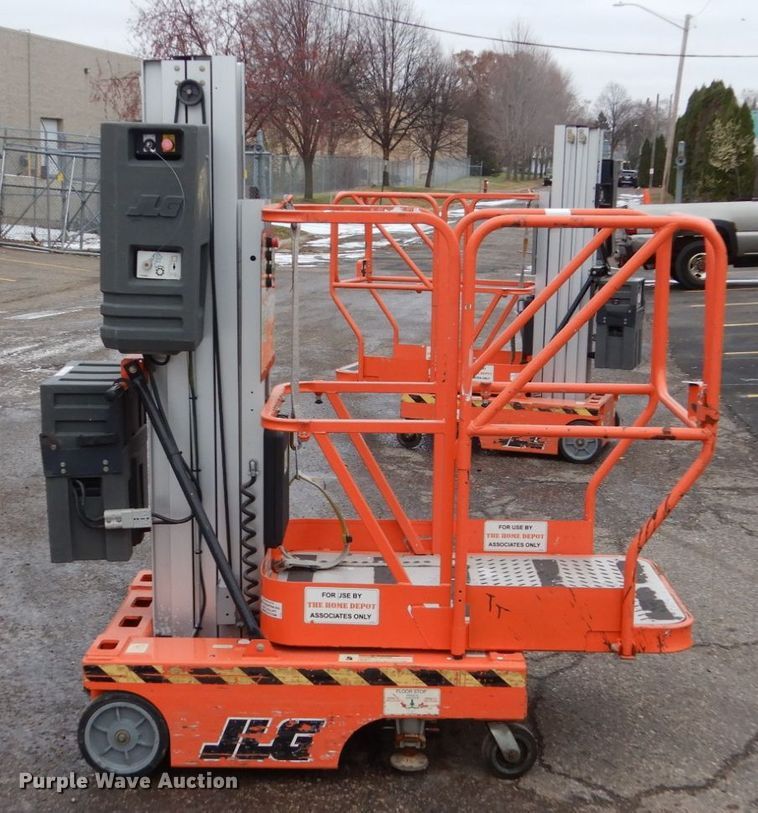 image for item EC9181 2001 JLG 12SP vertical lift