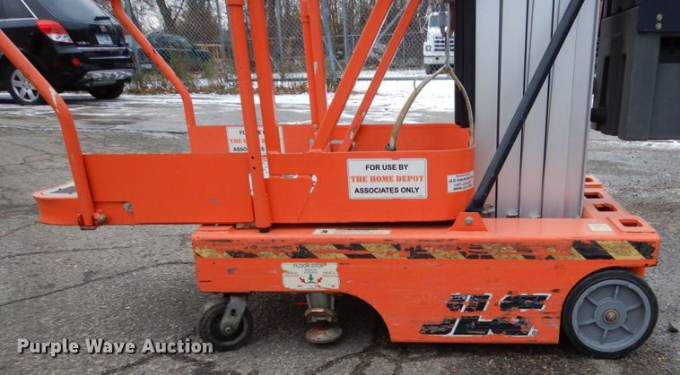 image for item EC9181 2001 JLG 12SP vertical lift