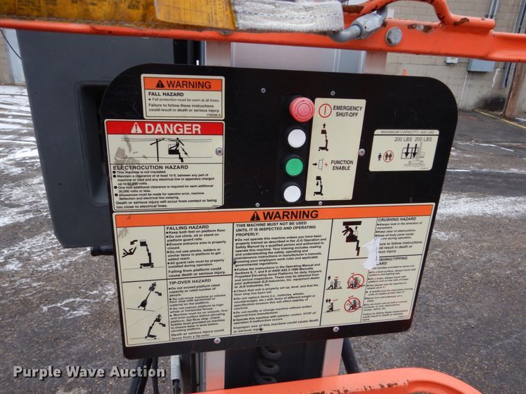 image for item EC9181 2001 JLG 12SP vertical lift