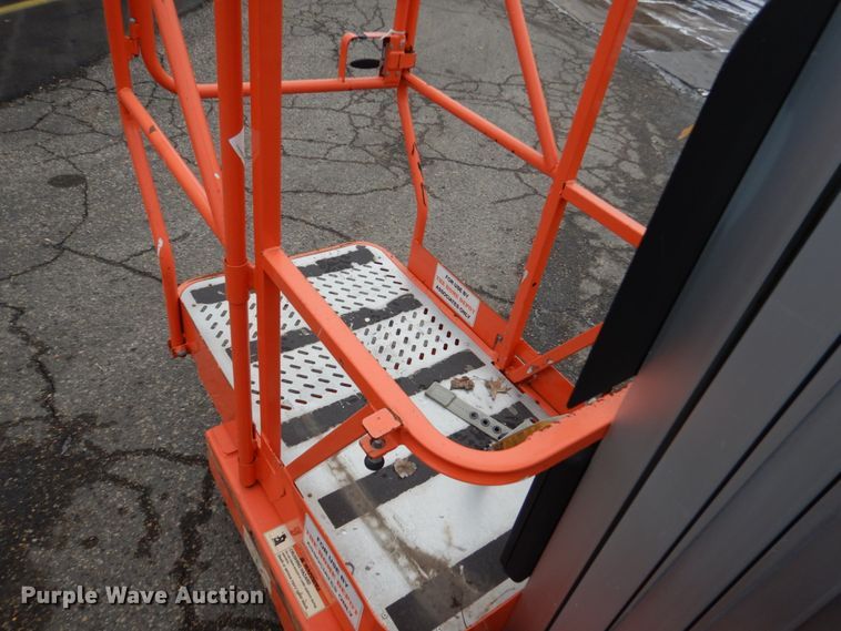 image for item EC9181 2001 JLG 12SP vertical lift
