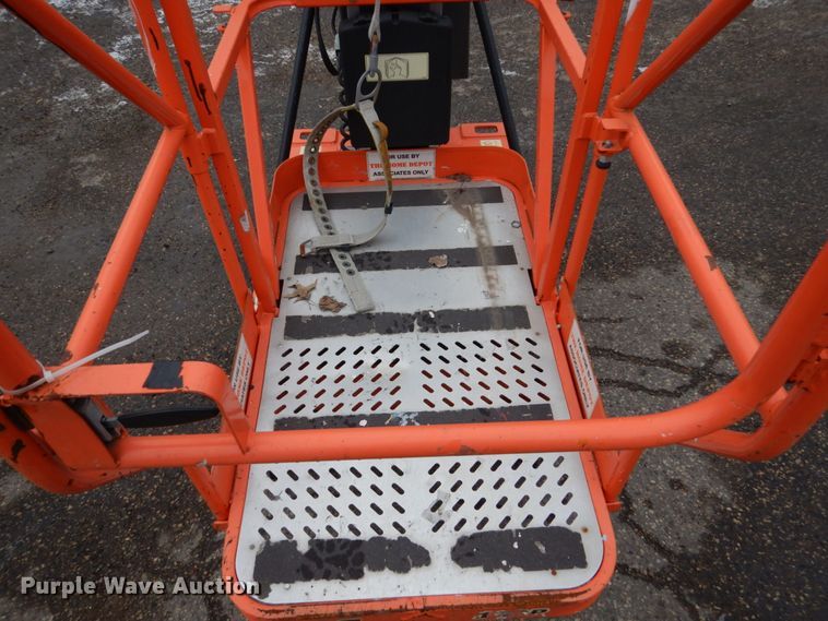 image for item EC9181 2001 JLG 12SP vertical lift