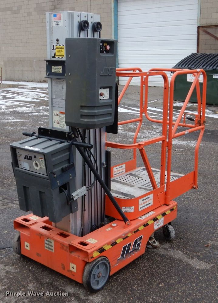 image for item EC9182 2000 JLG 12SP vertical lift