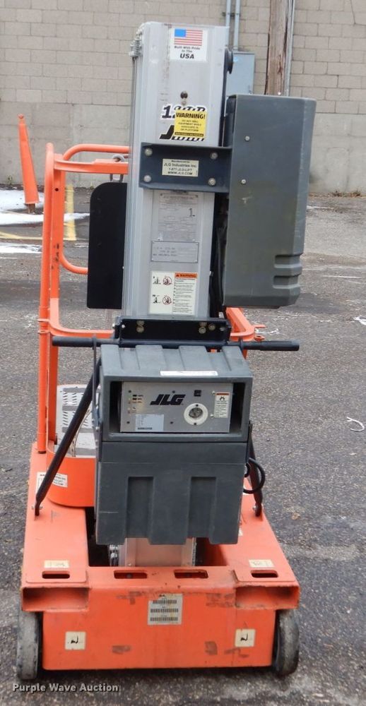 image for item EC9182 2000 JLG 12SP vertical lift