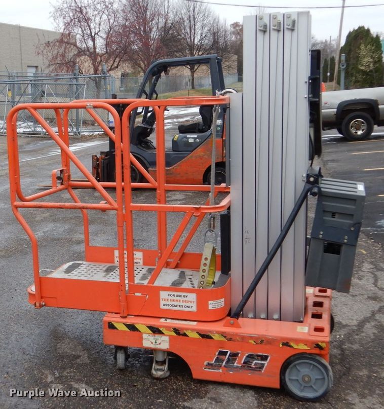 image for item EC9182 2000 JLG 12SP vertical lift