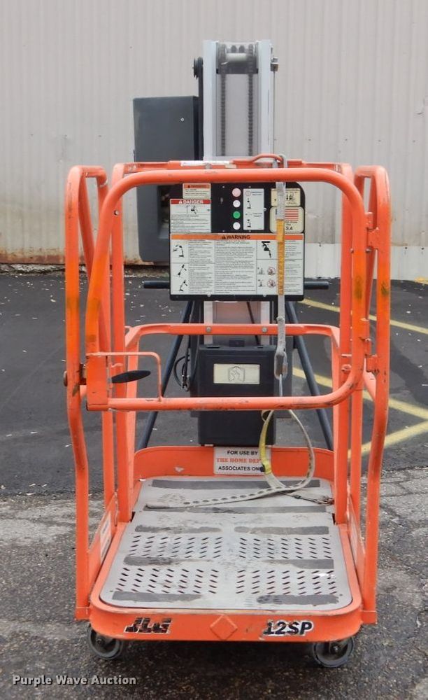 image for item EC9182 2000 JLG 12SP vertical lift