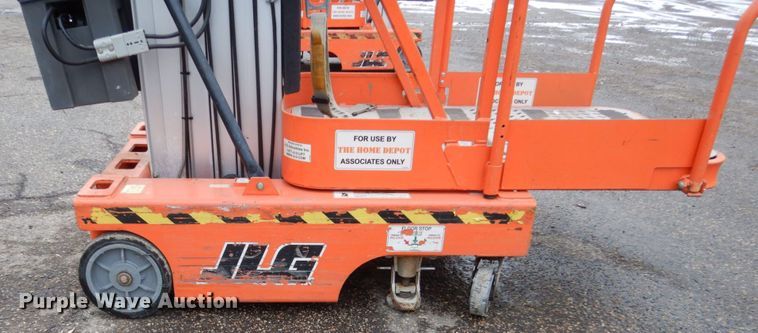 image for item EC9182 2000 JLG 12SP vertical lift