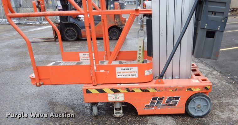 image for item EC9182 2000 JLG 12SP vertical lift
