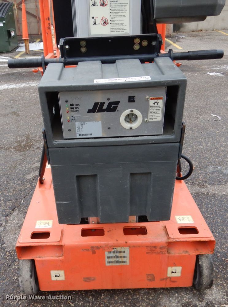 image for item EC9182 2000 JLG 12SP vertical lift