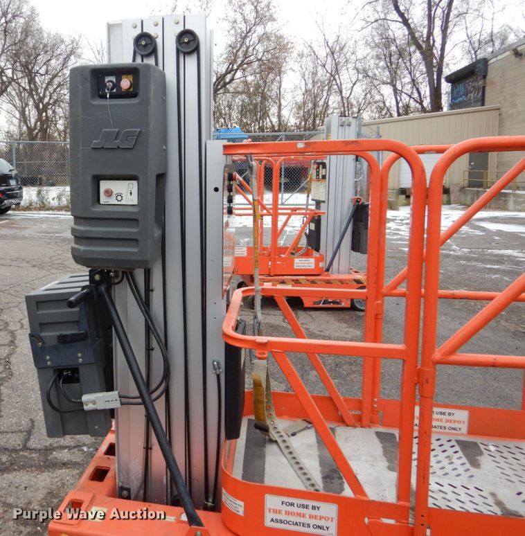 image for item EC9182 2000 JLG 12SP vertical lift