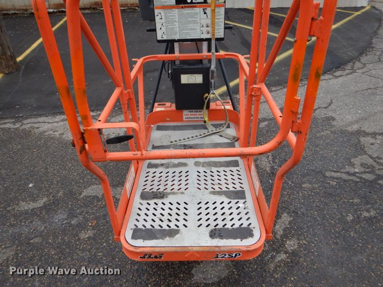 image for item EC9182 2000 JLG 12SP vertical lift