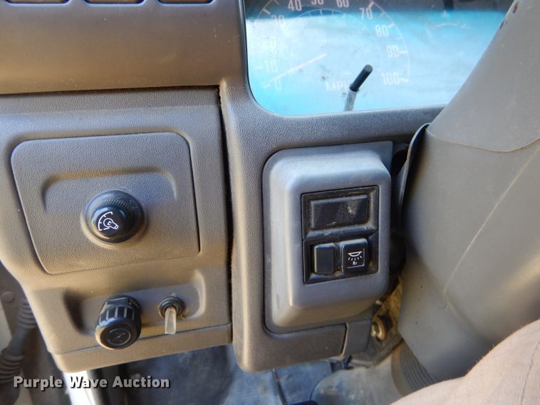 image for item ED9445 1998 Chevrolet Tiltmaster W4 box truck